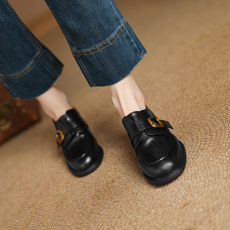 Deep Mouth Flat Shoes - Style q.html