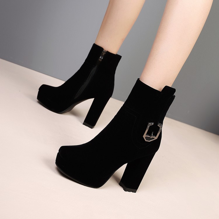 Minimalist Round Toe Chunky Heel Ankle Boots with Metal Detail