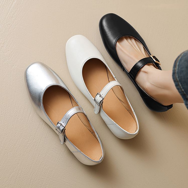 Women's Retro Flat Shoes Square Toe Buckle Strap